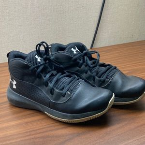Under armor lockdown 4. Basketball shoes. Gym shoes.
